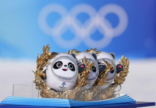 黄金冰墩墩是什么，冬奥黄金冰墩墩是什么（金色冰墩墩、颁奖花束有哪些设计亮点）
