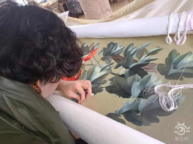 苏州手工刺绣，苏州刺绣屏风批发市场（苏州绣娘用“针”功夫展江南之春）