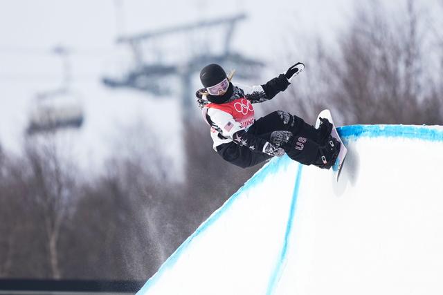 chole官网，克洛伊包包（她与谷爱凌分享雪上荣光）