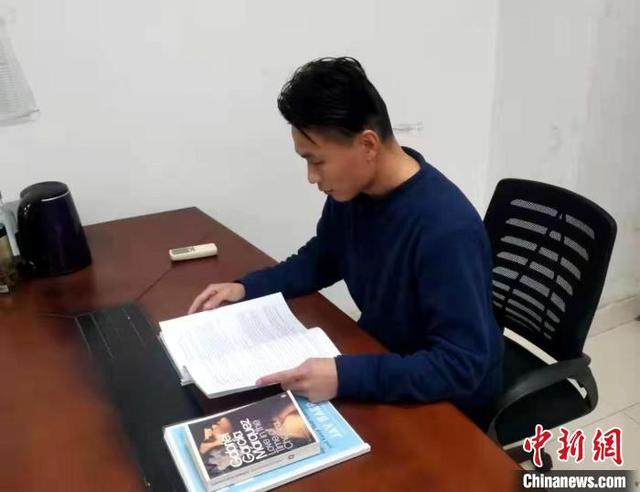 营业员怎么讲给老板过年的祝福语，营业员怎么讲给老板过年的祝福语视频（自学西班牙语“90后”保安的新年愿望）