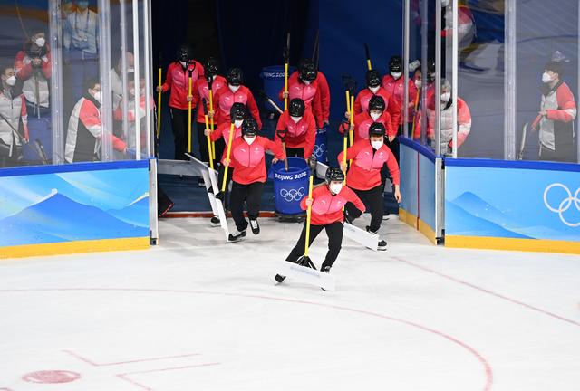 冰球由什么制成，冰球运动起源及作用_冰球一般是由什么制成的（冬奥会冰球场上的“冷知识”）