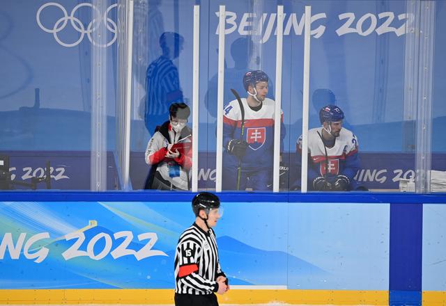 冰球由什么制成，冰球运动起源及作用_冰球一般是由什么制成的（冬奥会冰球场上的“冷知识”）