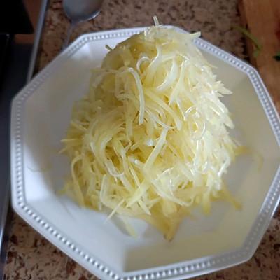 土豆丝怎么做好吃，凉拌土豆丝怎么做好吃（炝拌土豆丝这样做更好吃）