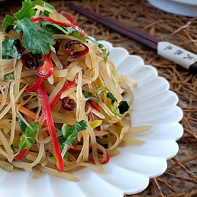 土豆丝怎么做好吃，凉拌土豆丝怎么做好吃（炝拌土豆丝这样做更好吃）