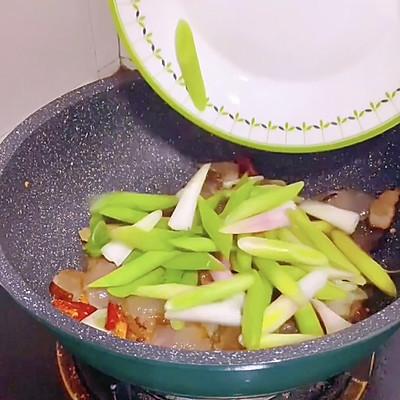 腊肉和什么菜搭配好吃，腊肉配啥菜好吃（香气四溢超级下饭的蒜苗炒腊肉）