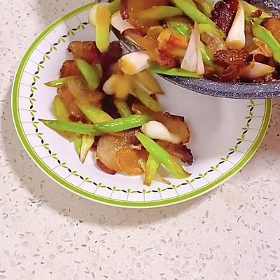 腊肉和什么菜搭配好吃，腊肉配啥菜好吃（香气四溢超级下饭的蒜苗炒腊肉）