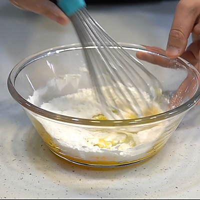 超火轻芝士蛋糕教程，烤轻芝士蛋糕（一口下去就像咬在云朵上一样）