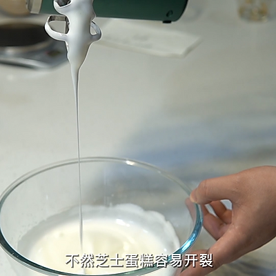 超火轻芝士蛋糕教程，烤轻芝士蛋糕（一口下去就像咬在云朵上一样）