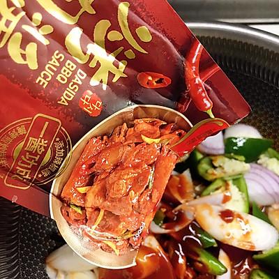 烤牛蛙的做法，烤牛蛙的做法大全视频烤盘（有料惊“喜”#香辣牛蛙）