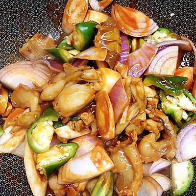 烤牛蛙的做法，烤牛蛙的做法大全视频烤盘（有料惊“喜”#香辣牛蛙）