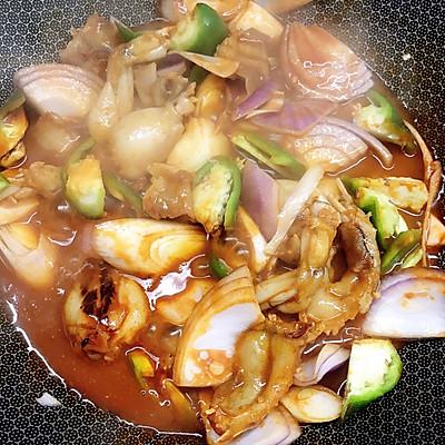 烤牛蛙的做法，烤牛蛙的做法大全视频烤盘（有料惊“喜”#香辣牛蛙）