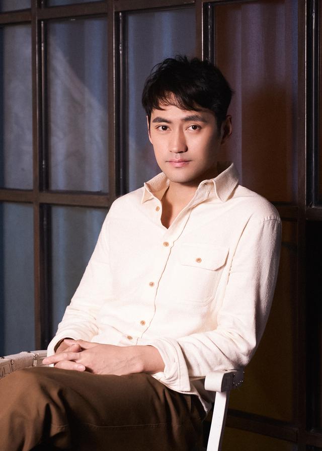 不疾不徐的出处，不疾不徐的意思是（袁弘：人生，不疾不徐丨人物）