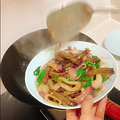 爆炒牛肉怎么炒，牛肉怎样炒好吃（轻松来一碗辣椒炒牛肉）