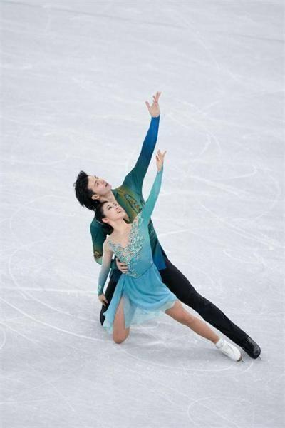 夏洛特烦恼插曲，夏洛特烦恼插曲有个爱你的人不容易（当冰上响起《夜宴》《卧虎藏龙》等电影音乐）