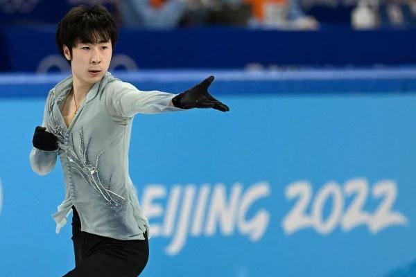 夏洛特烦恼插曲，夏洛特烦恼插曲有个爱你的人不容易（当冰上响起《夜宴》《卧虎藏龙》等电影音乐）