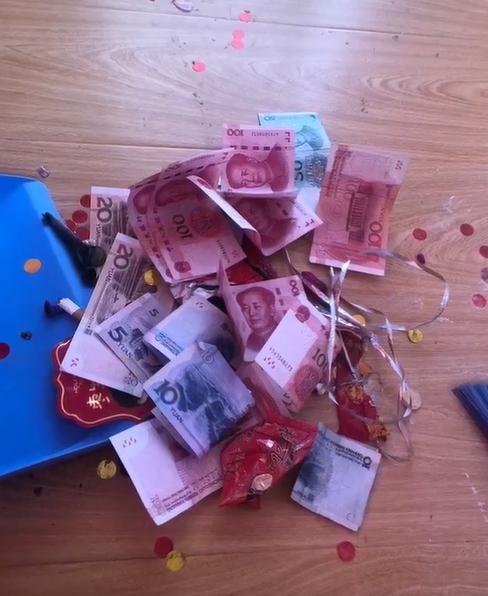 956是什么意思，956898是什么意思（新婚第一天被婆婆叫起床扫地女子）