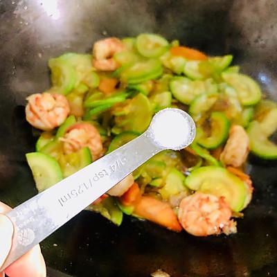 炒角瓜家常做法，炒角瓜怎么做（西葫芦炒虾仁是你的不二之选）