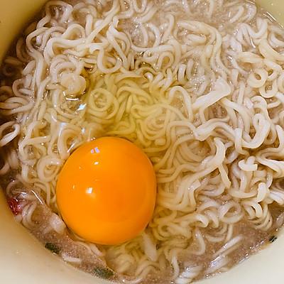 泡面怎么做好吃，泡面怎么吃才好吃（微波炉神仙美味泡面）