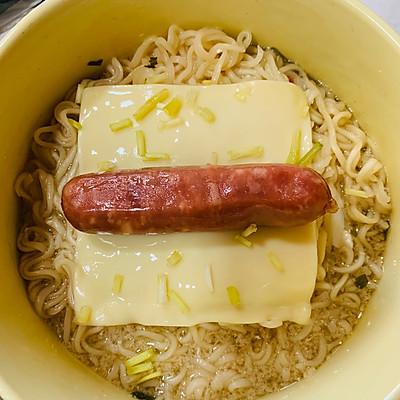 泡面怎么做好吃，泡面怎么吃才好吃（微波炉神仙美味泡面）