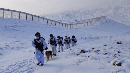 只要就造句，只要就造句二年级简单一句话（“只要能爬得动山）