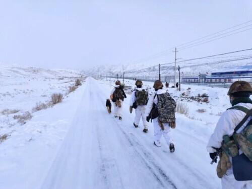 只要就造句，只要就造句二年级简单一句话（“只要能爬得动山）