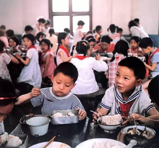 现在才明白歌词，别再让旧的伤疤浪费新的眼泪歌词（看了40年前中国孩子的偷拍照）