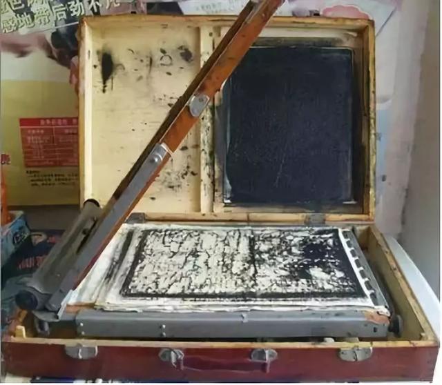 现在才明白歌词，别再让旧的伤疤浪费新的眼泪歌词（看了40年前中国孩子的偷拍照）