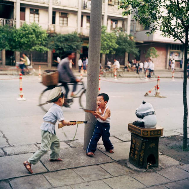 现在才明白歌词，别再让旧的伤疤浪费新的眼泪歌词（看了40年前中国孩子的偷拍照）