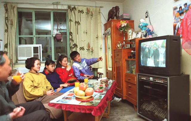现在才明白歌词，别再让旧的伤疤浪费新的眼泪歌词（看了40年前中国孩子的偷拍照）