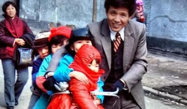 现在才明白歌词，别再让旧的伤疤浪费新的眼泪歌词（看了40年前中国孩子的偷拍照）