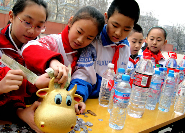 压岁钱怎么花，30多年前曾引发大讨论