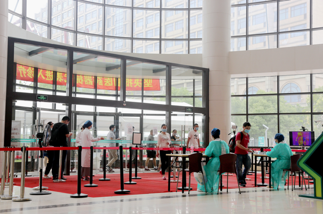 上海妇产科排名前十的医院，上海十大医院排名（我院第三次位列市三级专科公立医疗机构榜首）