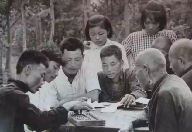 村委会会计的工作有哪些，村委会会计的工作岗位职责（回顾农村集体经济组织的财会管理工作）