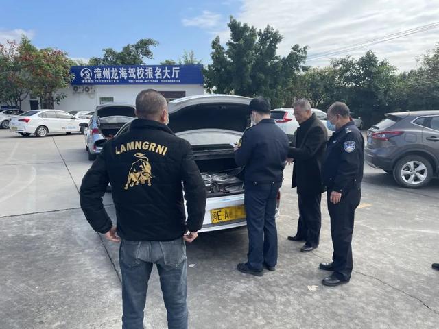 汽车安全带怎么系，汽车安全带的正确系法！