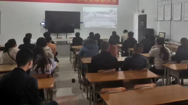 汽车安全带怎么系，汽车安全带的正确系法！