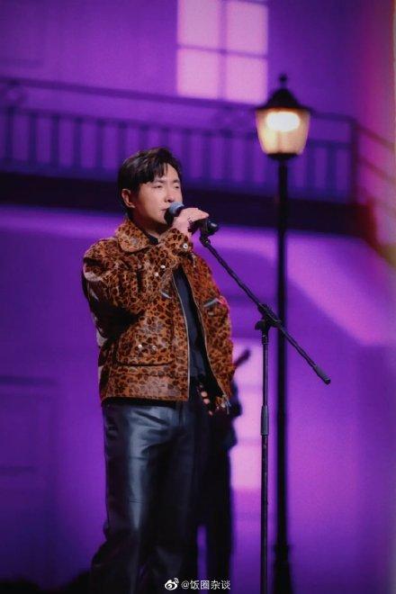 沈腾今天的幸福，沈腾马丽经典小品今天的幸福（43岁沈腾和50岁杨钰莹同框）