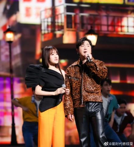 沈腾今天的幸福，沈腾马丽经典小品今天的幸福（43岁沈腾和50岁杨钰莹同框）