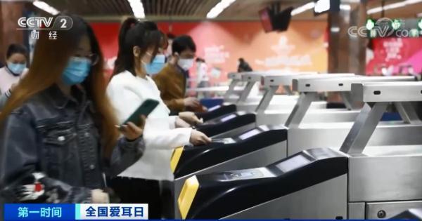 听力测听室，纯音听力测试仪（睡眠不足可能导致突发性耳聋）