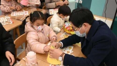 大学生德与才的关系，大学中的德与才（一群志愿者如何成为社区的“第四股自治力量”）