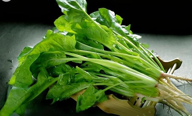 炒菜花需要用水焯一下吗，炒菜花需要焯水吗（要分清“圆叶”和“尖叶”）