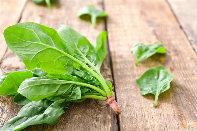 炒菜花需要用水焯一下吗，炒菜花需要焯水吗（要分清“圆叶”和“尖叶”）