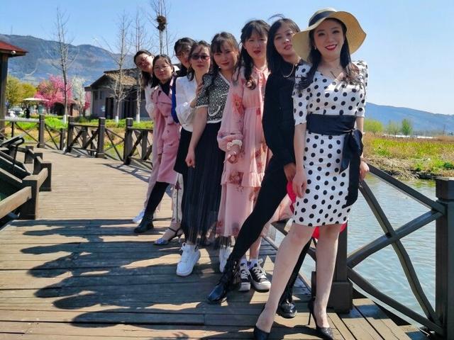 三八妇女节信息，38妇女节的美好的祝福短信（“自信女性、美丽绽放”——别样“三八”妇女节精彩呈现）