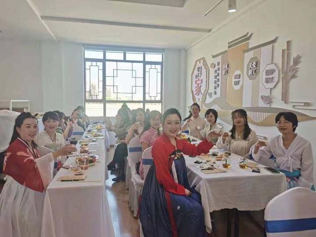 三八妇女节信息，38妇女节的美好的祝福短信（“自信女性、美丽绽放”——别样“三八”妇女节精彩呈现）