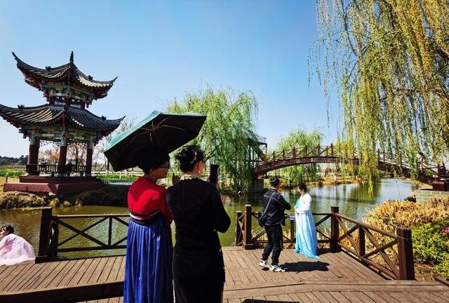 三八妇女节信息，38妇女节的美好的祝福短信（“自信女性、美丽绽放”——别样“三八”妇女节精彩呈现）