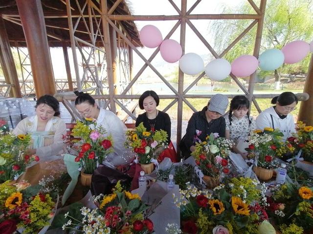 三八妇女节信息，38妇女节的美好的祝福短信（“自信女性、美丽绽放”——别样“三八”妇女节精彩呈现）