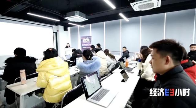 什么牌子的羊毛衫好，羊毛衫哪个牌子质量好有那些（浙江濮院却成“全国最大羊毛衫集散地”）