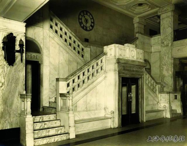 英国的标志性建筑物是什么，英国的著名建筑（英国的著名建筑物简笔画）