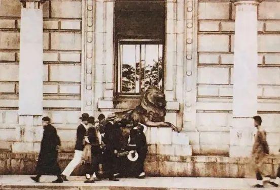 英国的标志性建筑物是什么，英国的著名建筑（英国的著名建筑物简笔画）