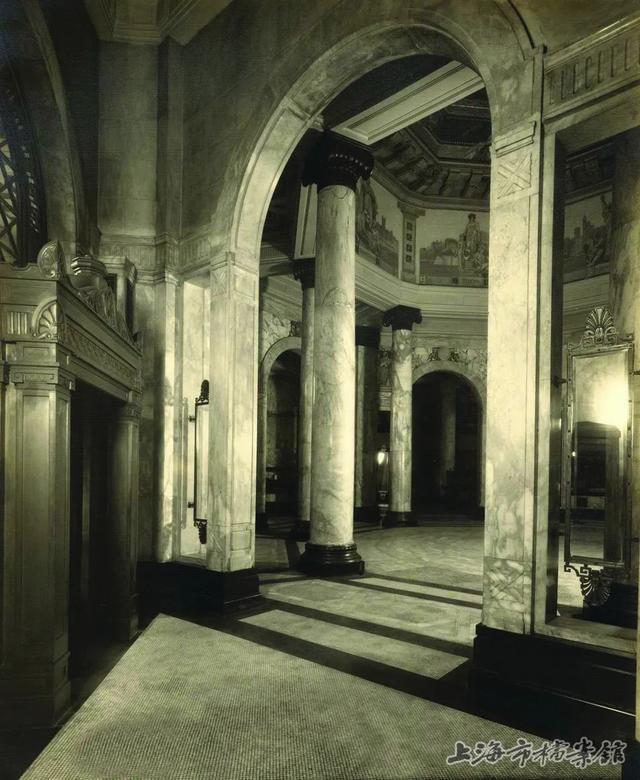 英国的标志性建筑物是什么，英国的著名建筑（英国的著名建筑物简笔画）