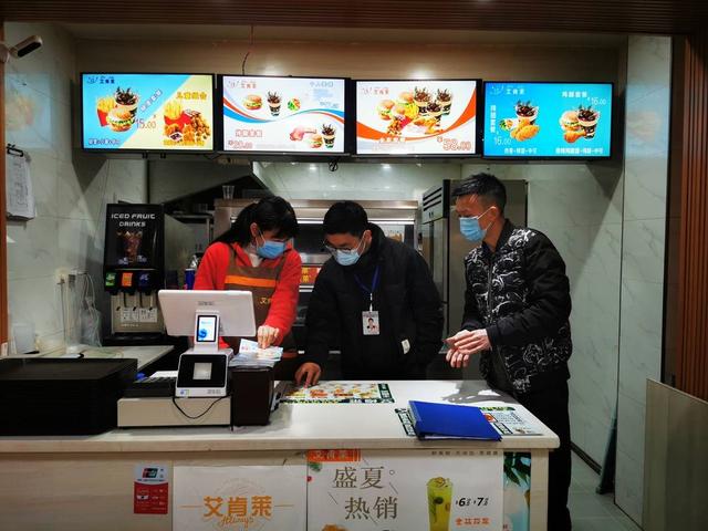 贵烟100价格表和图片，贵烟35元一包照片（四川万源营造和美舒心市场让群众放心消费）